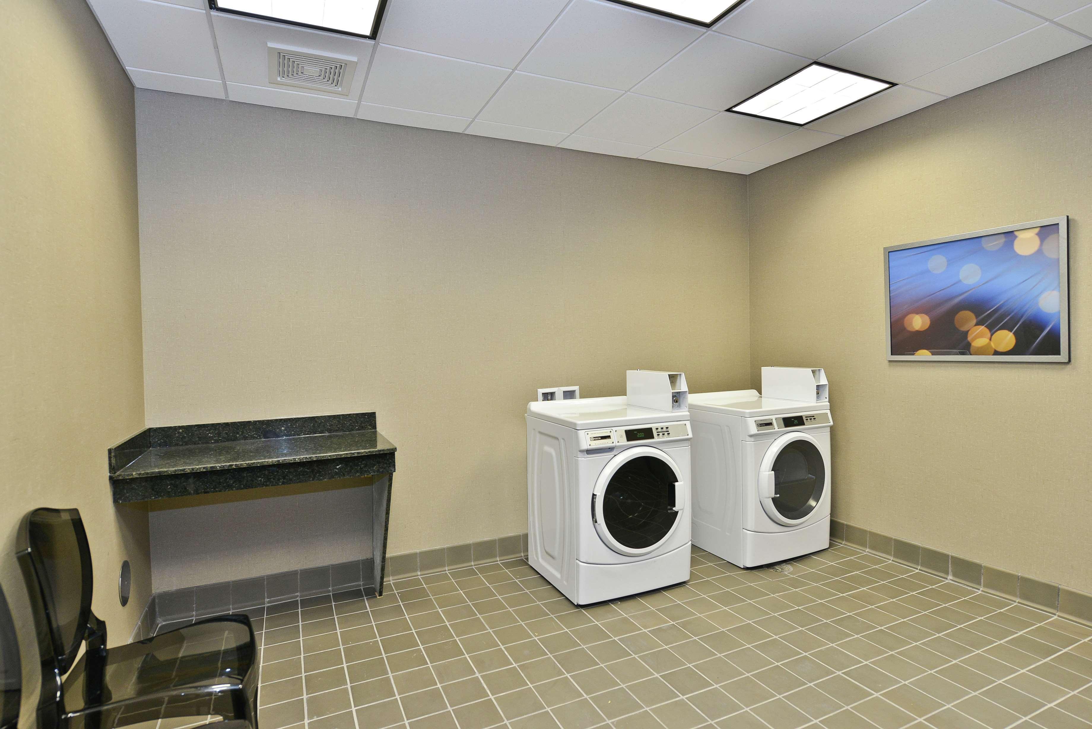 Hampton Inn & Suites Greensboro/Coliseum Area Luaran gambar