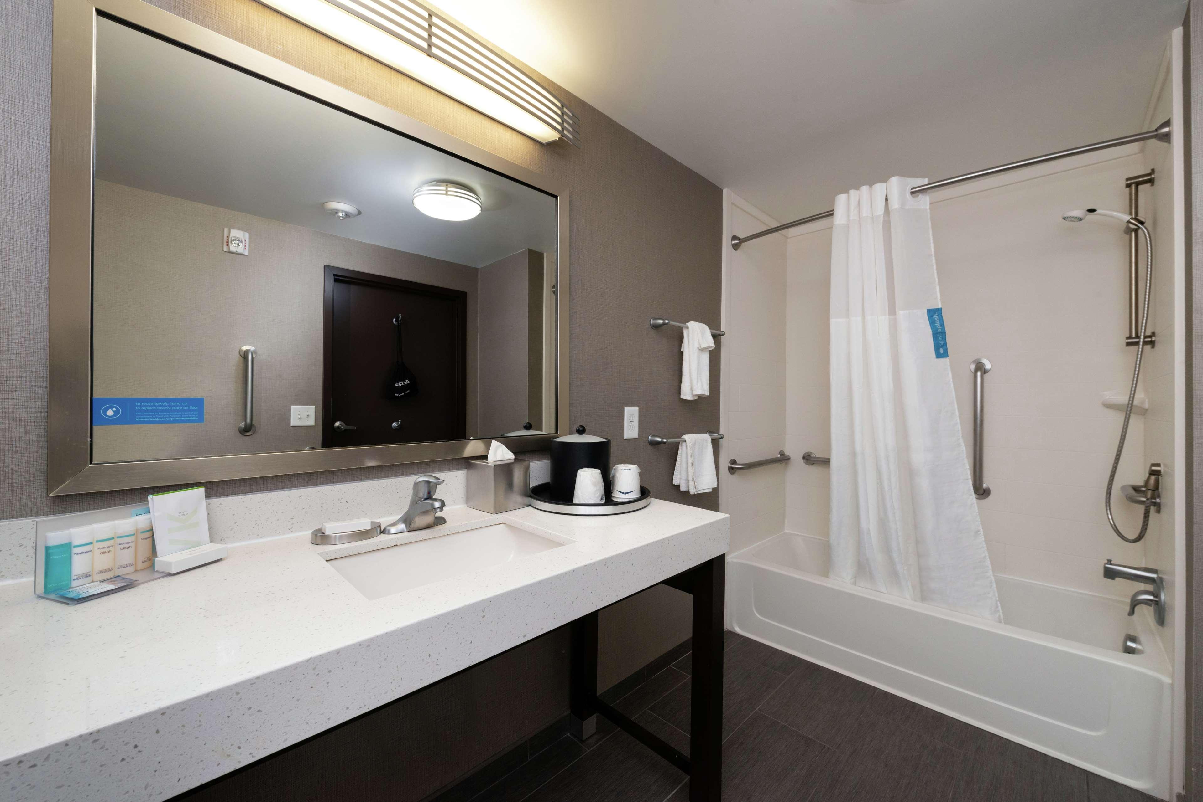 Hampton Inn & Suites Greensboro/Coliseum Area Luaran gambar