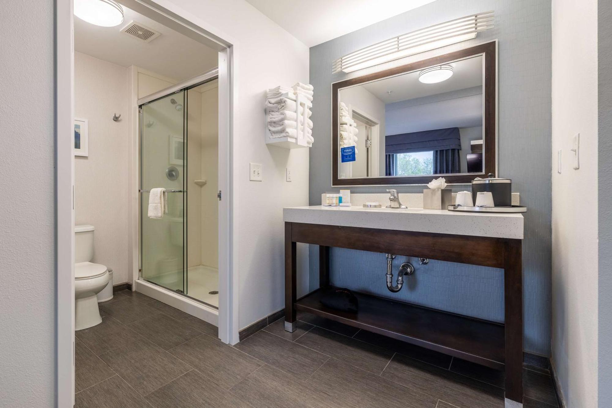 Hampton Inn & Suites Greensboro/Coliseum Area Luaran gambar