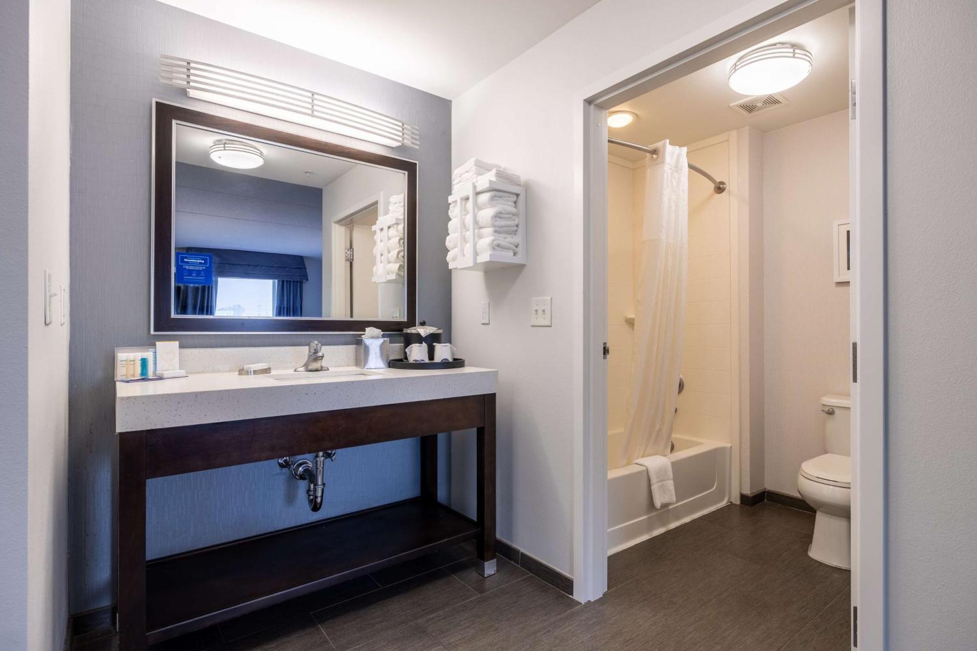Hampton Inn & Suites Greensboro/Coliseum Area Luaran gambar