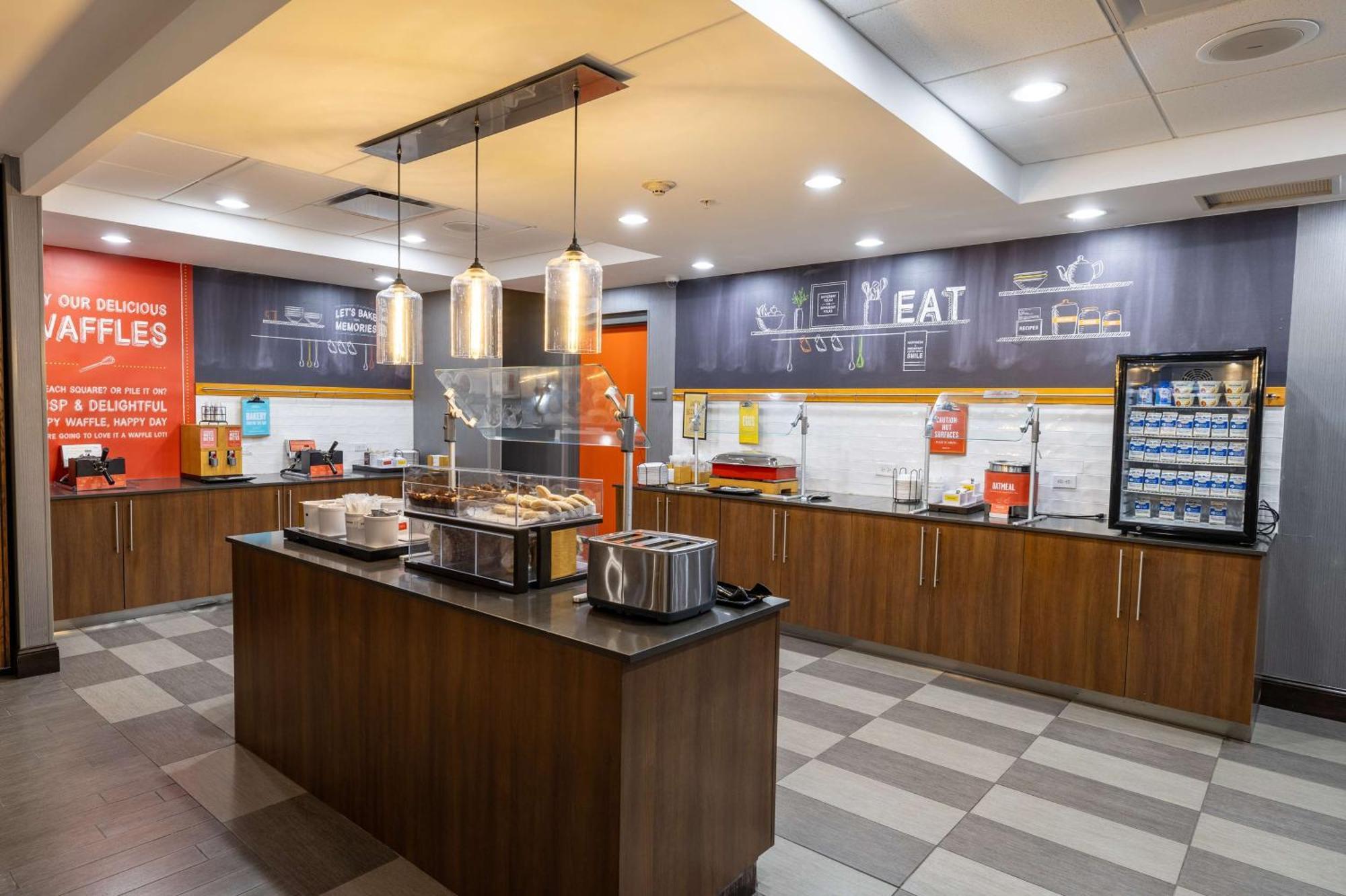 Hampton Inn & Suites Greensboro/Coliseum Area Luaran gambar
