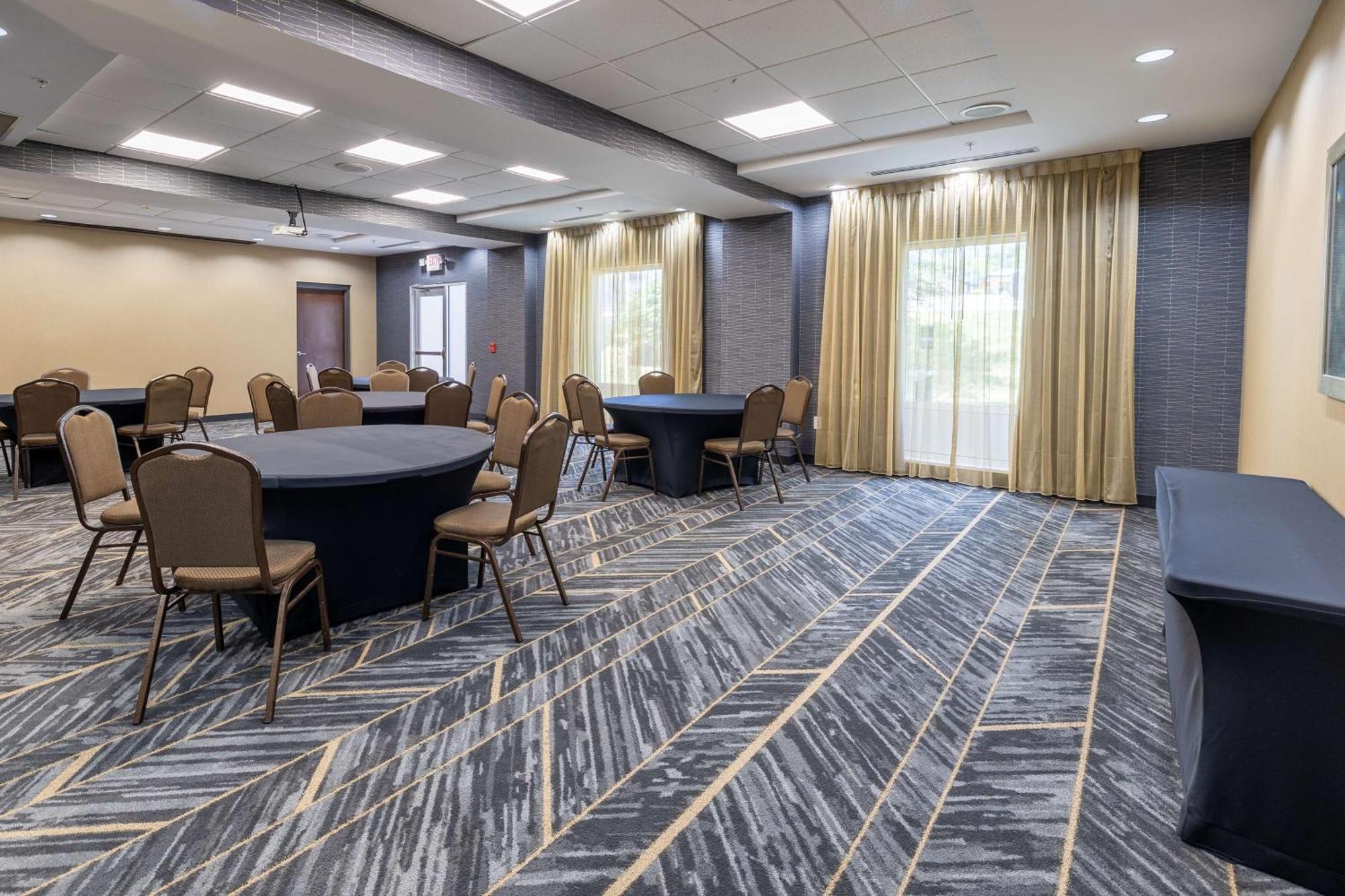 Hampton Inn & Suites Greensboro/Coliseum Area Luaran gambar