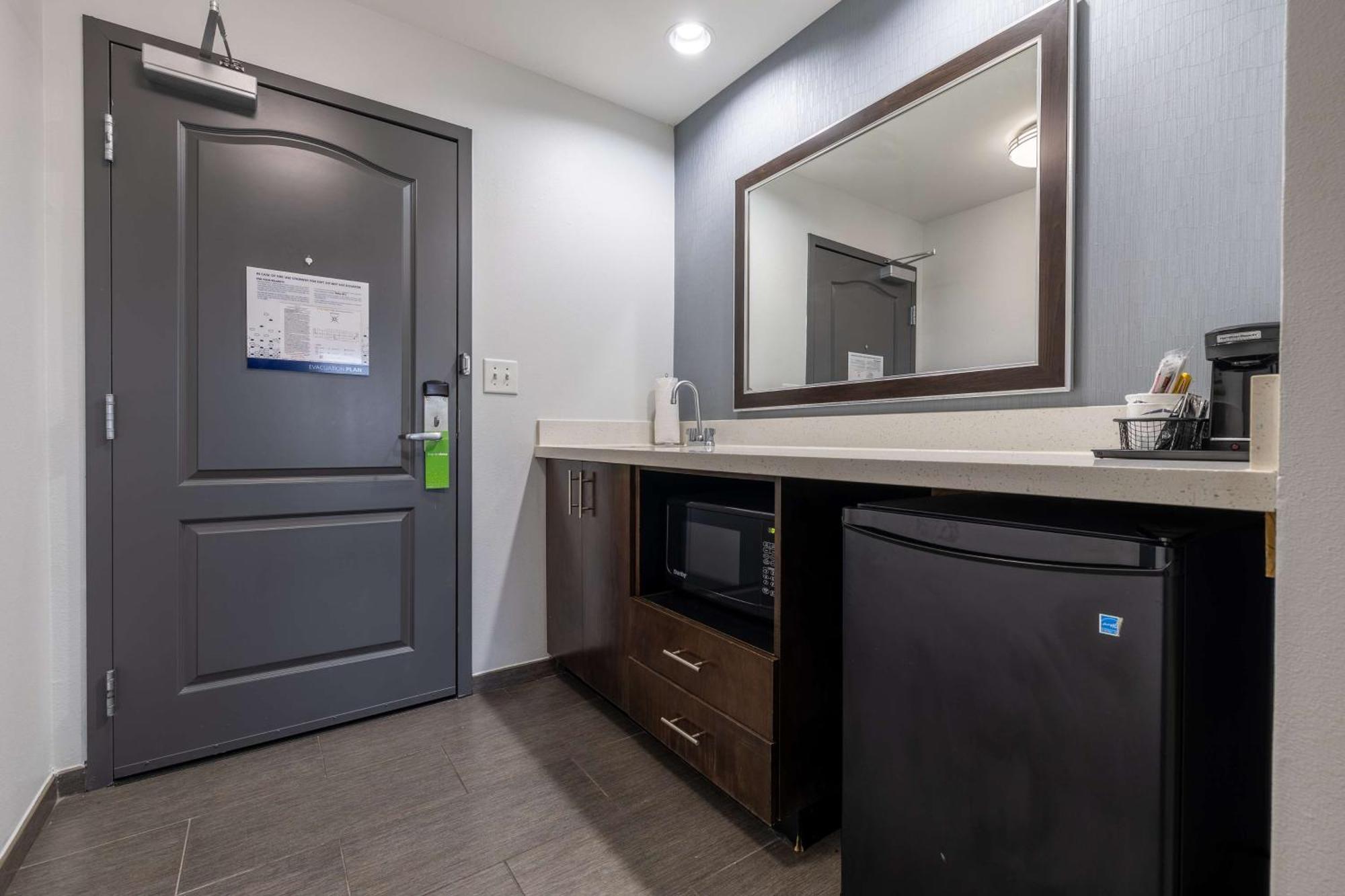 Hampton Inn & Suites Greensboro/Coliseum Area Luaran gambar