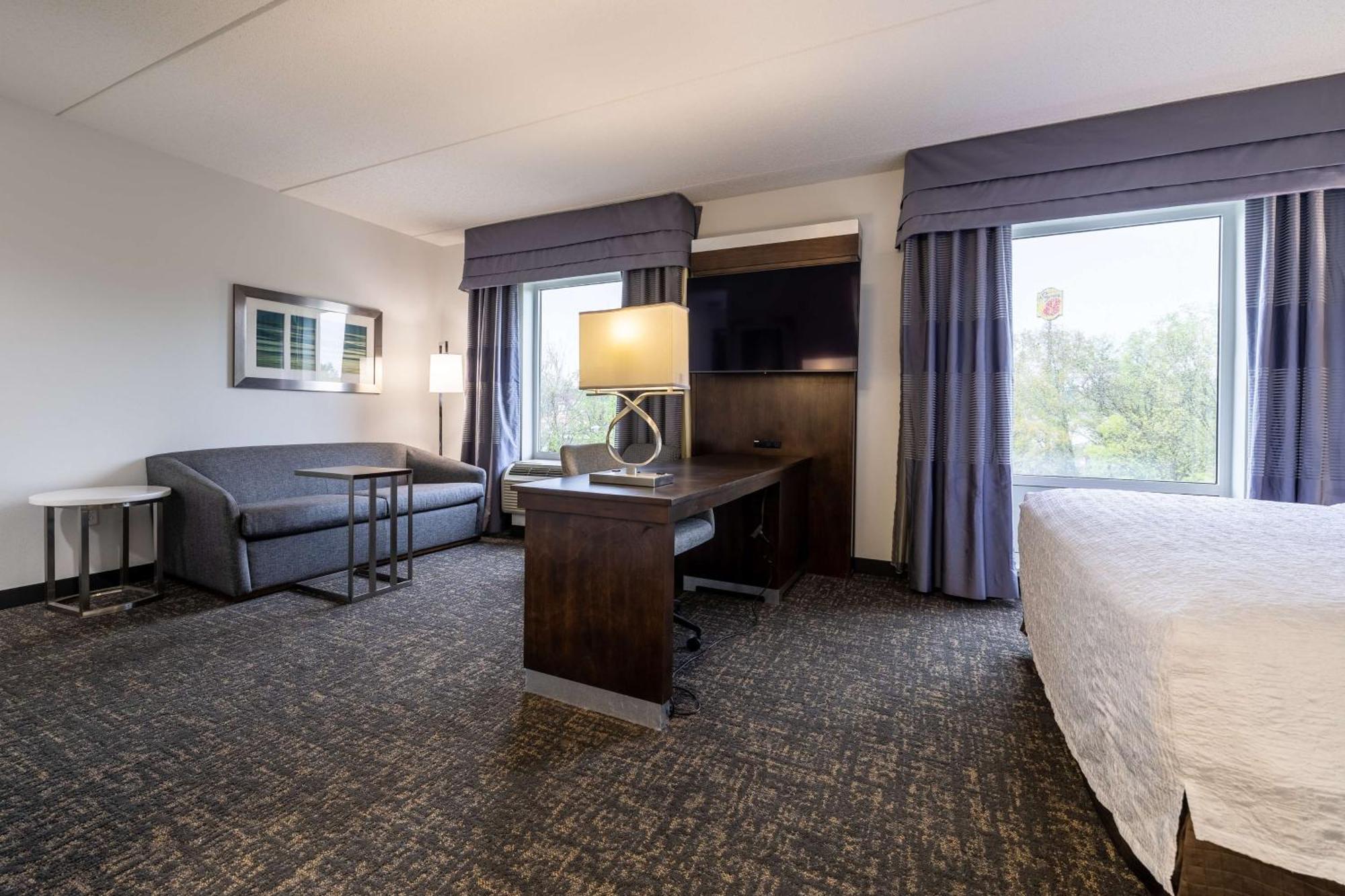 Hampton Inn & Suites Greensboro/Coliseum Area Luaran gambar